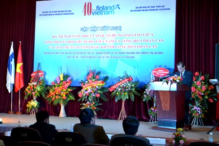 ເພີ່ມທະວີຄວາມເຂົ້າໃຈ ແລະ ສ້າງການພົວພັນ ຄູ່ຮ່ວມມືແຟງລັງ - ຫວຽດນາມ